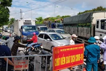 Hải Dương: Quá tải các cửa ngõ thành phố ngày đầu nâng cao mức độ cách ly