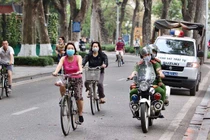 Cách ly xã hội: Người Hà Nội ra đường không có việc cần thiết… xử phạt thế nào?