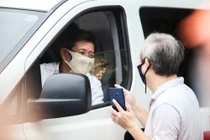 Ông Đoàn Ngọc Hải và... đôi dép tổ ong