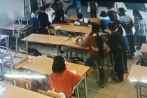 Phụ huynh đấm đá HS lớp 6 ở Điện Biên: Có phạm điều 134 Luật HS?