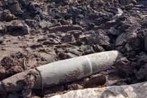 Hải Dương: Đào ao phát hiện quả bom dài 1,5m, nặng 260kg