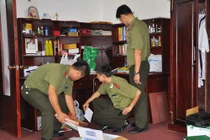 Đang khám xét khẩn cấp 1 cán bộ và lái xe của Chủ tịch TP Hà Nội