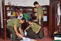 Đang khám xét khẩn cấp 1 cán bộ và lái xe của Chủ tịch TP Hà Nội