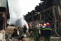 Cháy kho hàng cảng Đức Giang: Cường Việt “gan hùm” sản xuất hóa chất chui?