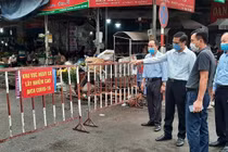 Quảng Ninh: Đưa người về từ vùng dịch đi cách ly, bêu tên người đi chợ quá 2 lần/ngày