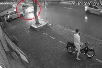 Hà Nội: Truy tìm tài xế Innova tông chết cụ bà rồi bỏ trốn