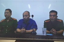 Xét xử vợ chồng Cty Lâm Quyết: Đường Nhuệ ngồi phòng riêng dự tòa