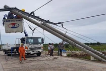 400 cột điện ở Huế bị gãy, đổ: Chỉ 30 cột dự ứng lực, hỏi trách nhiệm EVN Thừa Thiên Huế?