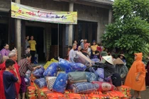 Lợi dụng lũ lụt miền Trung, thổi giá áo phao: Đạo đức ở đâu?