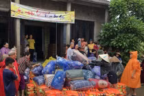 Lợi dụng lũ lụt miền Trung, thổi giá áo phao: Đạo đức ở đâu?