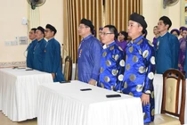 Công chức ở Huế mặc áo dài đi làm: Tôn vinh di sản, phát triển du lịch!