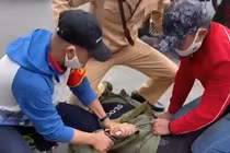 Video: Cảnh sát quật ngã nghi phạm mang ma túy giữa phố