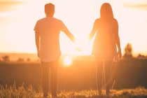 Cưới gái ngoan hiền làm vợ, đêm tân hôn tôi hoảng hốt khi bước vào phòng