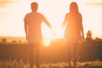 Cưới gái ngoan hiền làm vợ, đêm tân hôn tôi hoảng hốt khi bước vào phòng