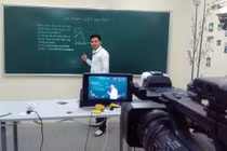 Dịch Covid-19: Học sinh lớp 9,12 tại Hà Nội bắt đầu học trên truyền hình