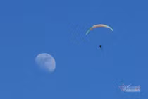 Mãn nhãn cảnh 63 phi công bay dù lượn trên đỉnh Putaleng ở Lai Châu