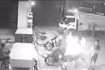 Nhóm thanh niên hút thuốc gây cháy tại cây xăng Mê Linh: Cần xử lý hình sự 