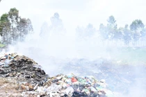 Hải Dương: Đốt rác sinh hoạt, khói phủ kín vùng quê, dân bức xúc