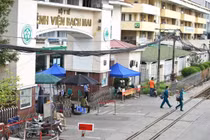 Thấy gì từ “ổ dịch” COVID-19 BV Bạch Mai đến cách ly toàn xã hội 15 ngày?