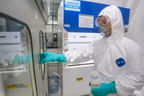 Người Việt dùng hàng Việt: Thấy gì từ ông Phạm Nhật Vượng, Nguyễn Tử Quảng sản xuất máy thở?