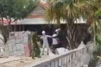 Vác gạch đánh CA ở Đà Nẵng giữa giãn cách xã hội: Tội “chồng” tội?