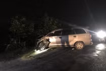 Hải Dương: Xe ô tô mất lái đâm 4 xe máy, 9 người bị thương