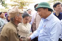 Thủ tướng kiểm tra việc khắc phục hậu quả mưa lũ tại Quảng Bình