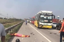 Liên tiếp xảy ra tai nạn liên quan xe khách, nhiều người thương vong