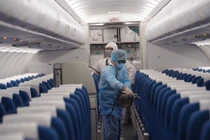 Vụ bệnh nhân Covid-19 thứ 17 Hồng Nhung: “Truy vết” hành khách bay cùng ở Việt Nam