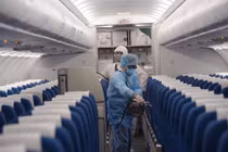 Vụ bệnh nhân Covid-19 thứ 17 Hồng Nhung: “Truy vết” hành khách bay cùng ở Việt Nam