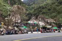 “Mã Pì Lèng Panorama” phiên bản đèo Hải Vân vi phạm hành lang an toàn đường bộ?