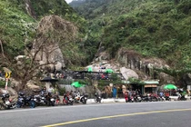 “Mã Pì Lèng Panorama” phiên bản đèo Hải Vân vi phạm hành lang an toàn đường bộ?