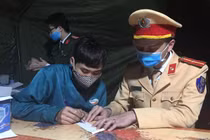 Hải Dương: Thanh niên say rượu tông xe vào nhân viên chốt kiểm dịch COVID-19