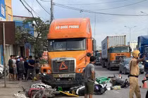 Hải Phòng: Xe đầu kéo tông liên tiếp 7 xe máy, tiếng la hét thất thanh