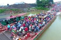 Hàng nghìn người đi qua phà Mây khi cách ly xã hội: Sở GTVT Hải Dương nói gì?