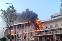 Cháy Bệnh viện Nhi Hải Dương, người nhà bệnh nhân hoảng loạn