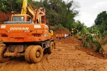 Tiếp cận hiện trường sạt lở khiến 22 cán bộ, chiến sĩ mất tích ở Hướng Hoá