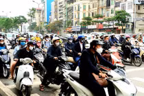 Dân đổ ra đường, tập thể dục như chưa từng “Cách ly xã hội”: Quá chủ quan về COVID-19!