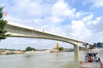 Hải Dương: Người phụ nữ bắt xe ôm từ thành phố về cầu Mây tự tử