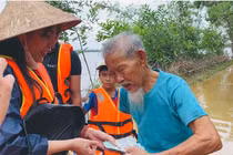 Thủy Tiên nhận hơn 100 tỷ ủng hộ miền Trung: Làm sao không "vướng" luật?