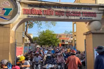 Cô giáo đăng ảnh phê bình học sinh đi học sớm vào nhóm Zalo: Có phạm luật?