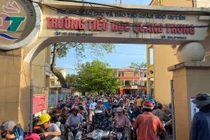 Cô giáo đăng ảnh phê bình học sinh đi học sớm vào nhóm Zalo: Có phạm luật?