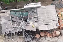 Thái Bình: 4 người thương vong khi vỉ ruồi mái nhà đang thi công bị sập