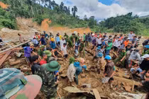 Học sinh đau đớn mất nhà, người thân do sạt lở đất ở Quảng Nam