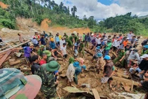 Học sinh đau đớn mất nhà, người thân do sạt lở đất ở Quảng Nam