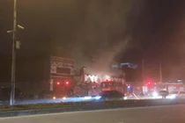 Hải Dương: Quán karaoke Dragon cháy lớn nhiều giờ, 5 xe cứu hỏa căng mình dập lửa