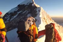 Trung Quốc mưu đồ gì khi coi Biển Đông, đỉnh Everest là “ao nhà”?