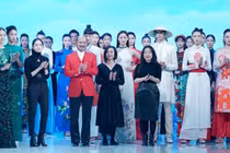 Hoa hậu Trung Quốc gây tranh cãi khi mặc áo dài Việt Nam thi tài năng tại Miss Earth 2020