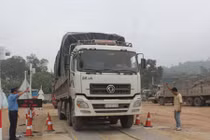 Công an Hòa Bình: CSGT không dẫn xe tải né trạm cân