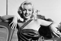 10 ngôi sao quá cố vẫn kiếm hàng trăm tỷ đồng